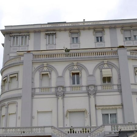 Apartmán Centro Residenziale Maestoso Viareggio Exteriér fotografie