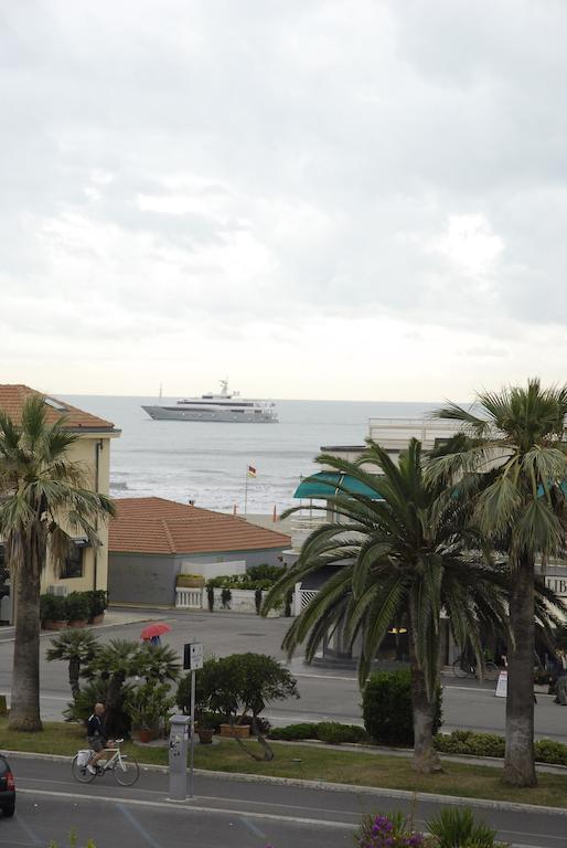 Apartmán Centro Residenziale Maestoso Viareggio Pokoj fotografie